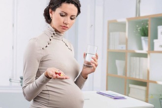 Среди пероральных слабительных медикаментов предпочтение отдают препаратам растительного происхождения Таблетки